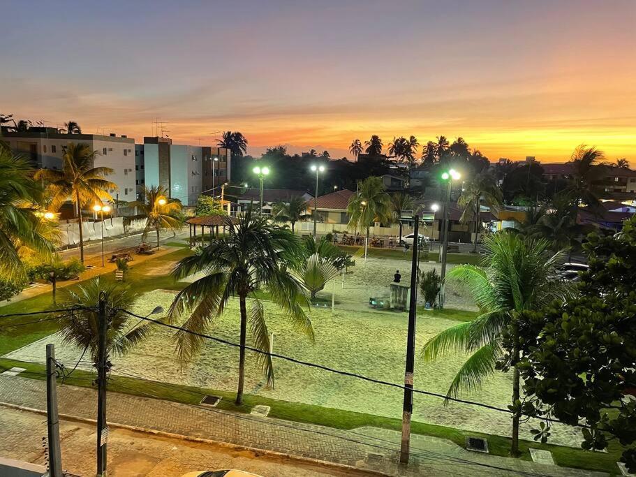 Flat Confortavel E Completo A Poucos Passos Da Em Rua Sombrinhas Apartamento